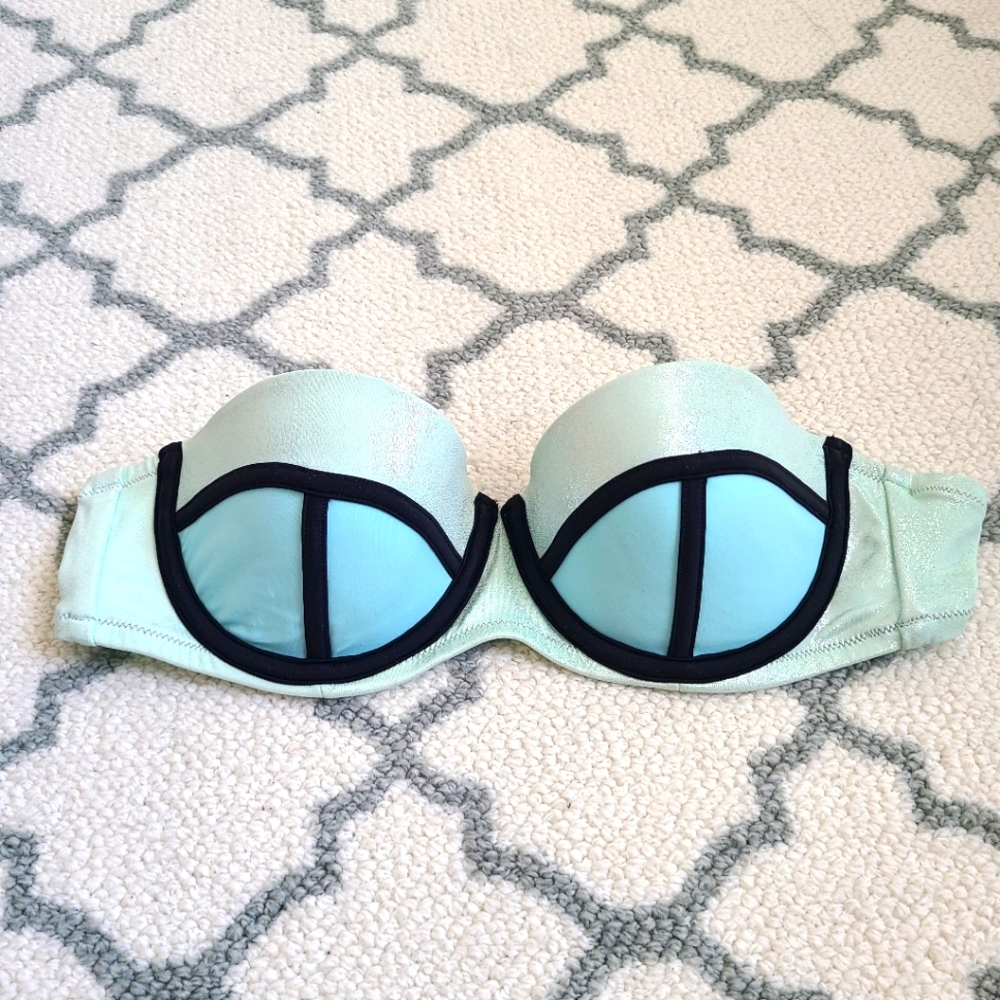 Victoria Secrets Strapless Bikini Top Wire.